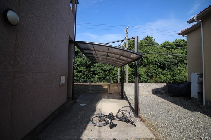 物件外観写真4　(駐輪場)