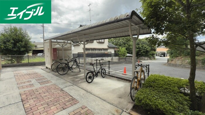 物件外観写真3　(駐輪場)