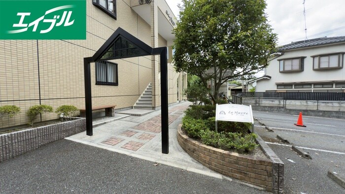 物件外観写真5　(エントランス部分)