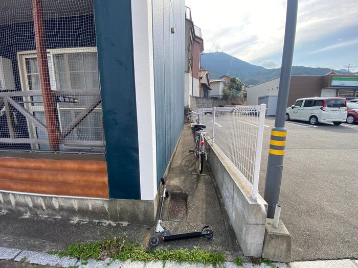 物件外観写真4　(駐輪場)
