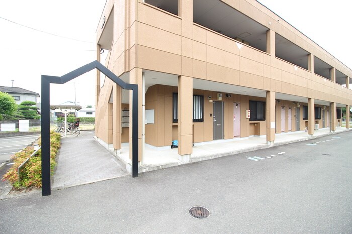 物件外観写真3　(エントランス部分)