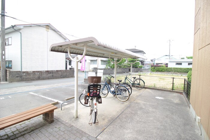 物件外観写真5　(駐輪場)