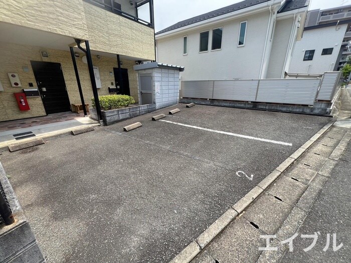 物件外観写真3　(駐車場)