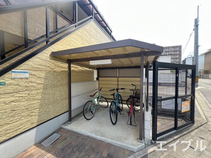物件外観写真4　(駐輪場)