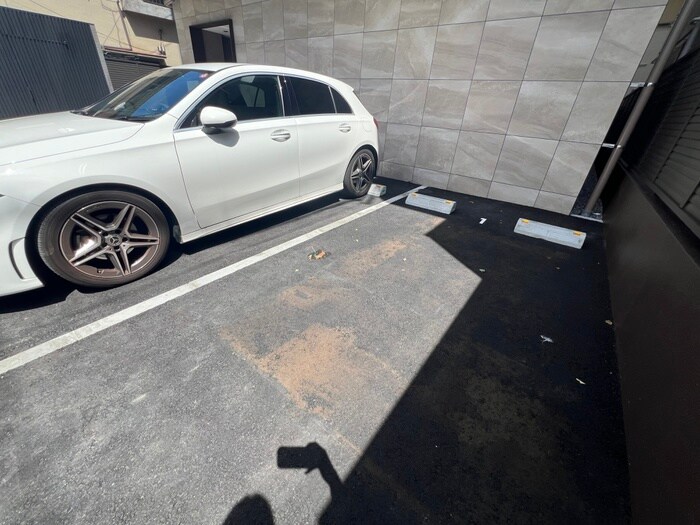 物件外観写真4　(駐車場)