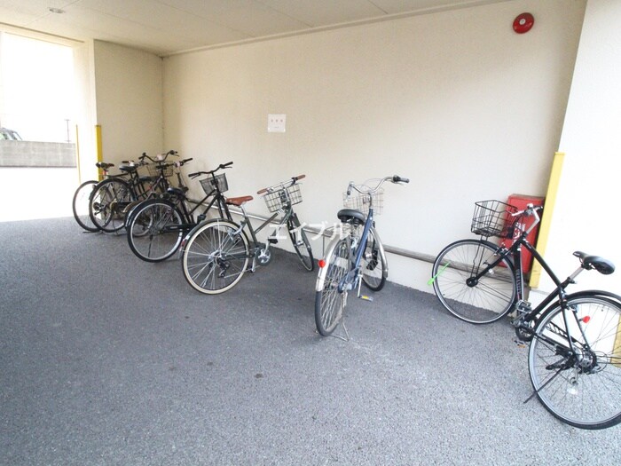 物件外観写真3　(駐輪場)