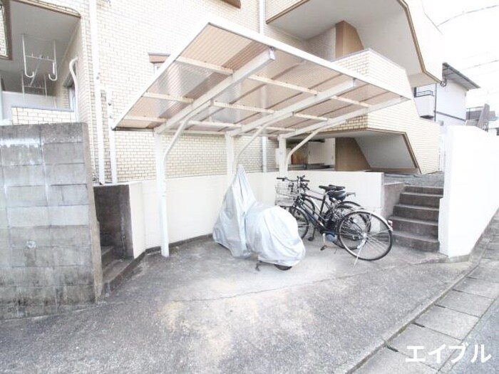 物件外観写真4　(駐輪場)