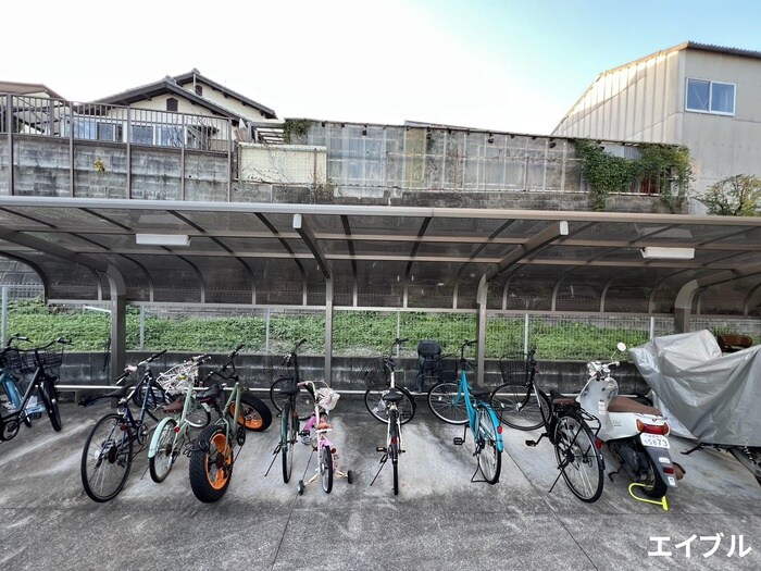 物件外観写真5　(駐輪場)