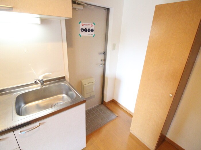 物件内観写真12　(玄関)