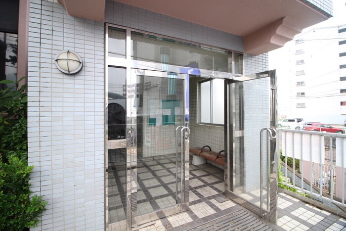 物件外観写真4　(エントランス部分)