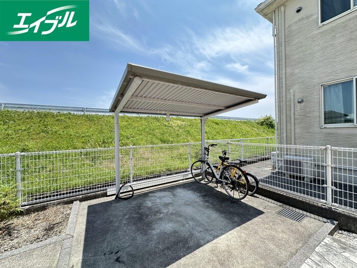物件外観写真3　(駐輪場)