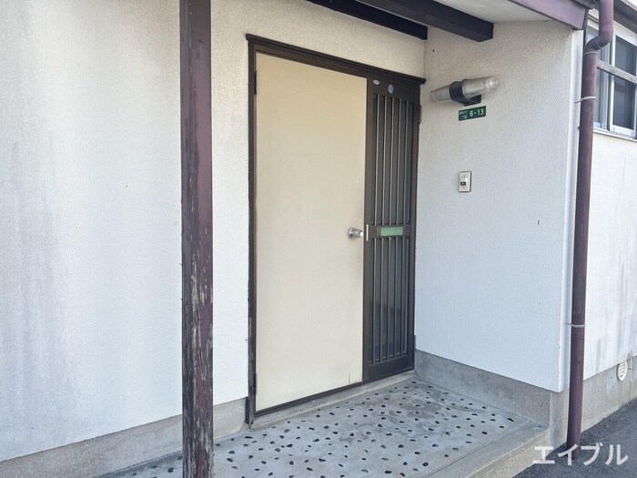 物件外観写真3　(エントランス部分)