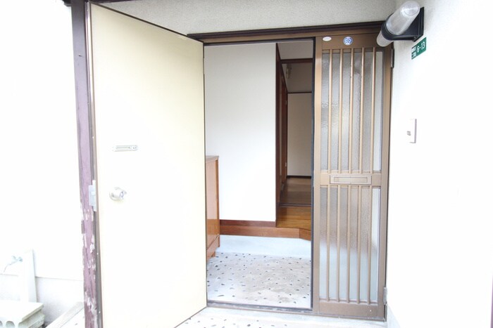 物件内観写真12　(玄関)