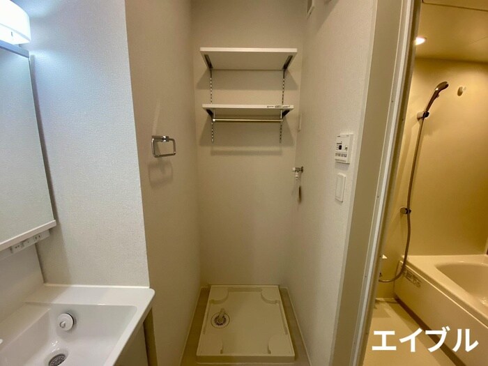 物件内観写真14　(洗濯機置場)