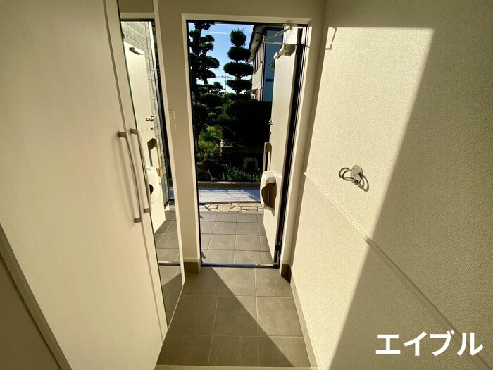 物件内観写真15　(玄関)
