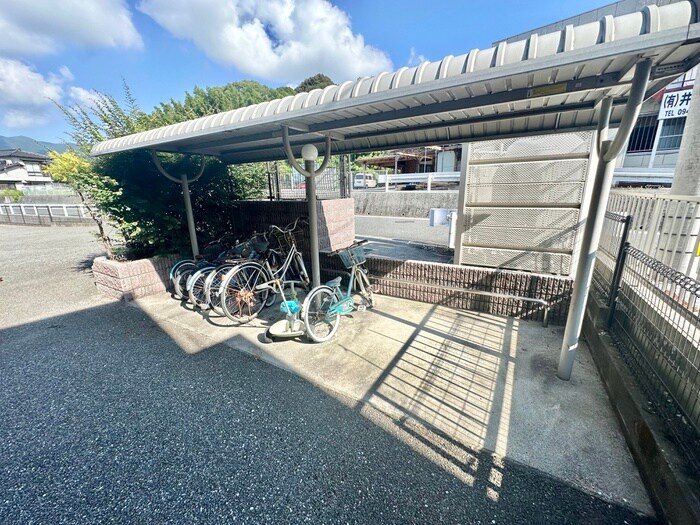 物件外観写真5　(駐輪場)