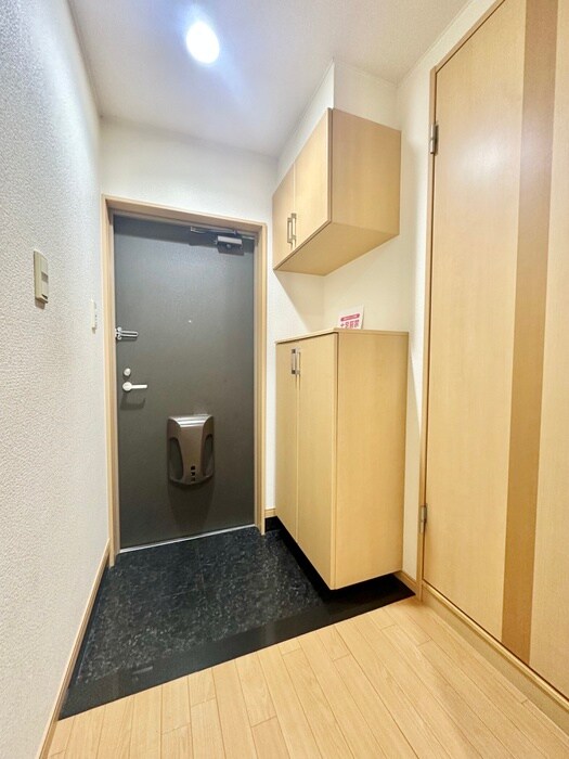 物件内観写真13　(玄関)