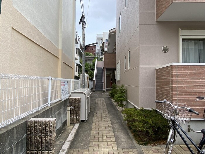 物件外観写真6　(エントランス部分)