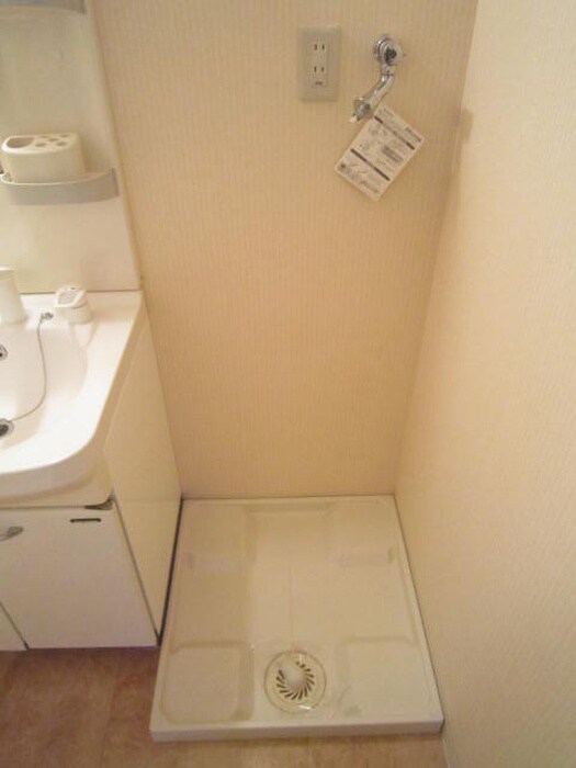 物件内観写真13　(洗濯機置場)