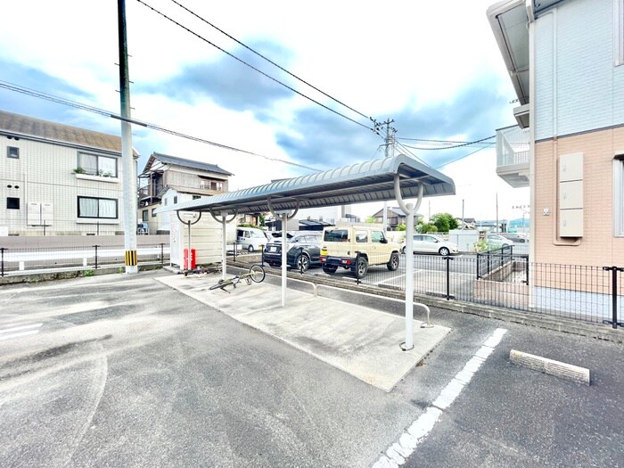 物件外観写真3　(駐輪場)