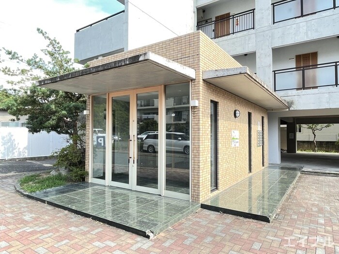 物件外観写真3　(エントランス部分)