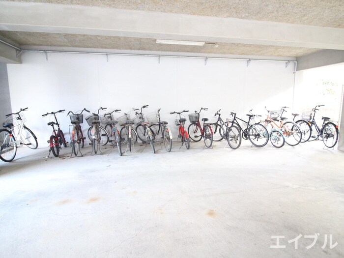 物件外観写真5　(駐輪場)