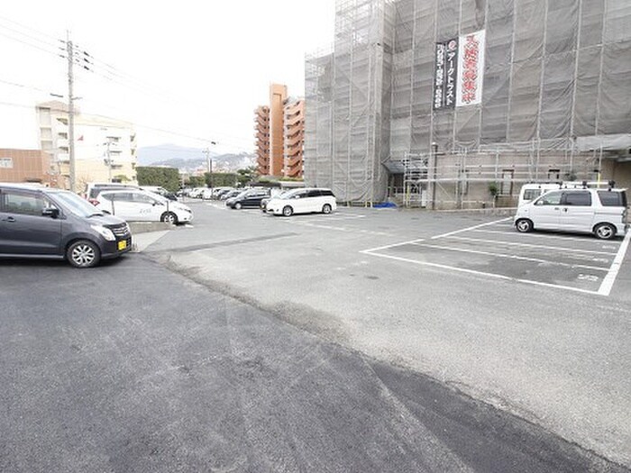 物件外観写真2　(駐車場)