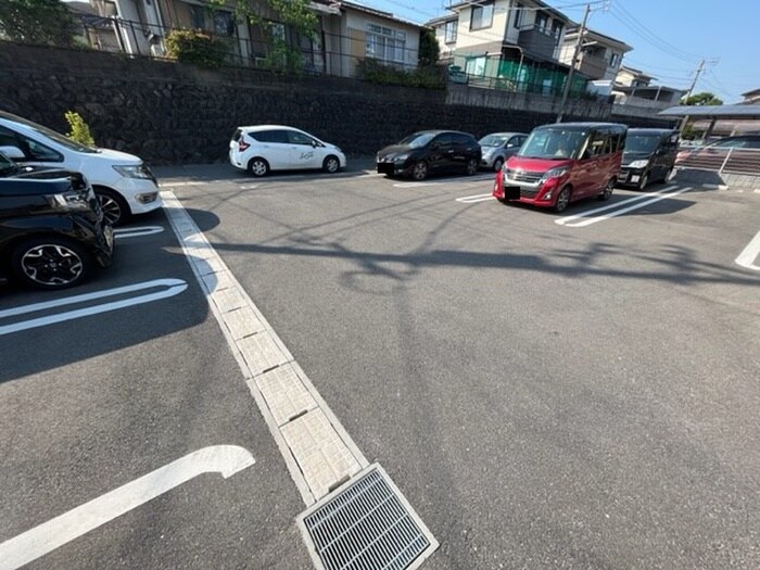 物件外観写真3　(駐車場)