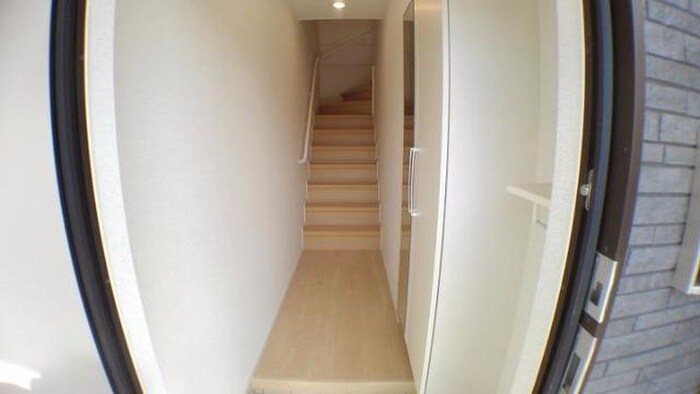 物件内観写真13　(玄関)