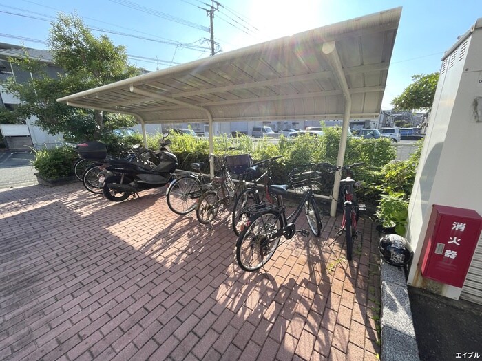 物件外観写真4　(駐輪場)