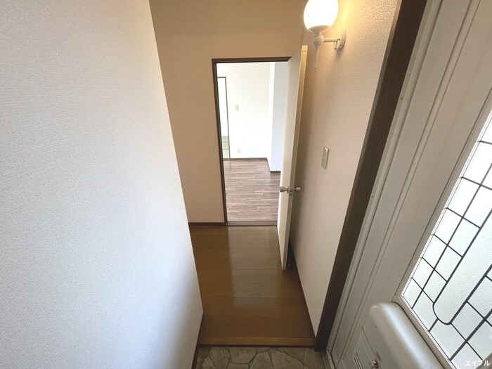 物件内観写真12　(玄関)