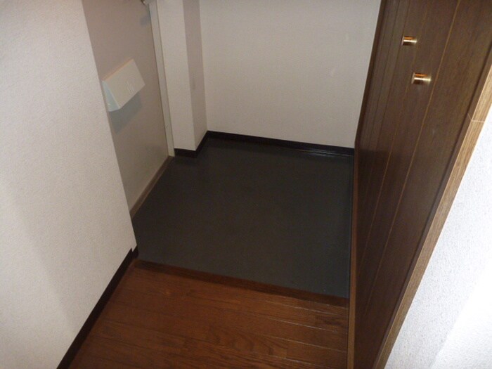 物件内観写真14　(玄関)