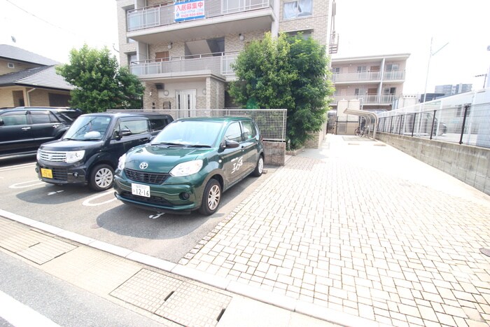 物件外観写真5　(駐車場)