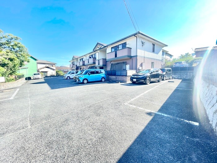 物件外観写真2　(駐車場)