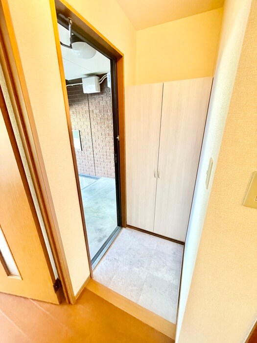 物件内観写真11　(玄関)