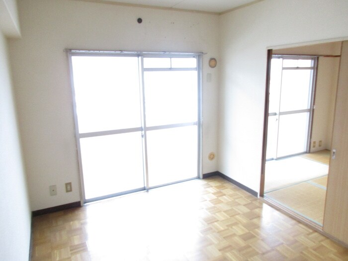 物件内観写真4　(居室)