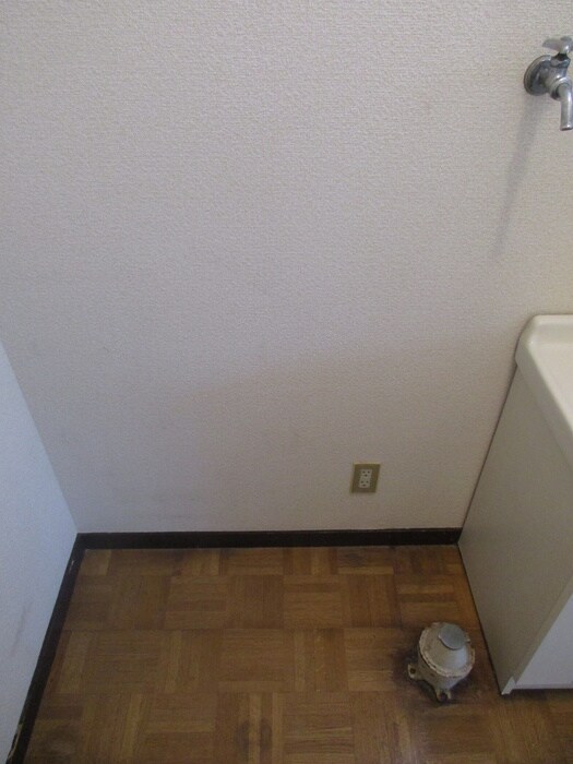物件内観写真9　(洗濯機置場)