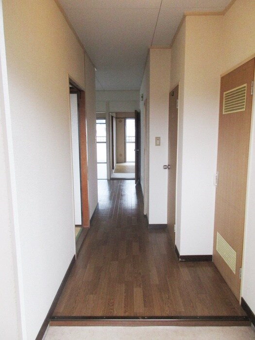 物件内観写真11　(玄関)