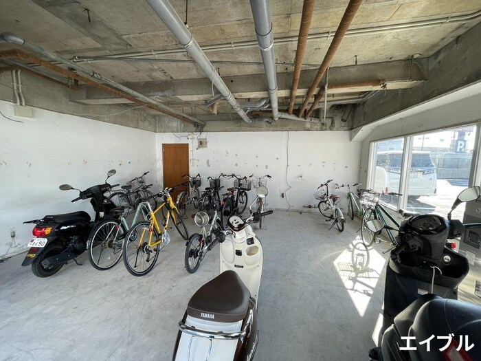 物件外観写真3　(駐輪場)