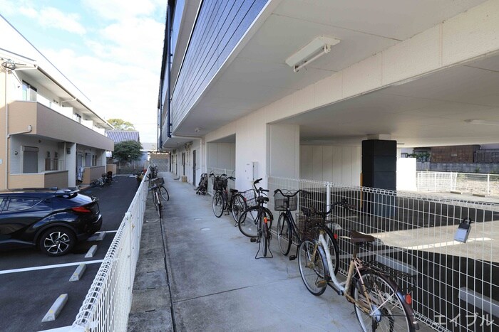 物件外観写真6　(駐輪場)