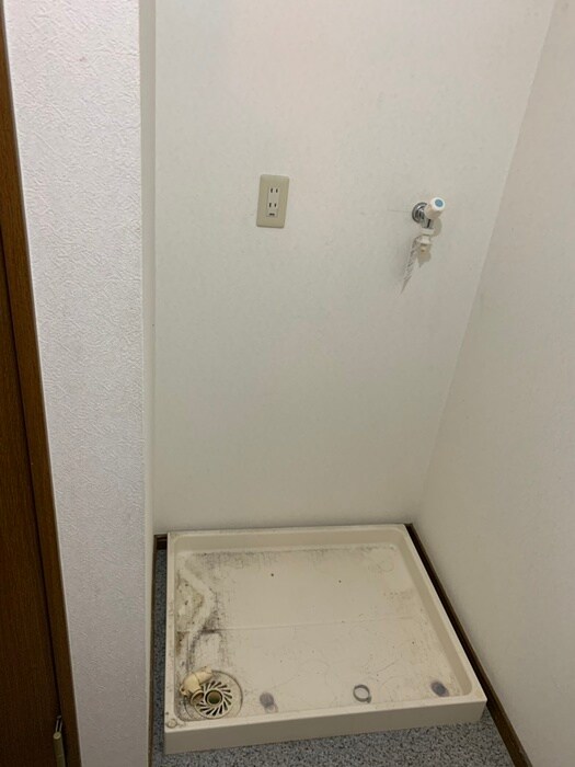 物件内観写真13　(洗濯機置場)