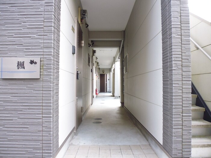 物件外観写真3　(エントランス部分)