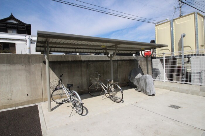 物件外観写真4　(駐輪場)