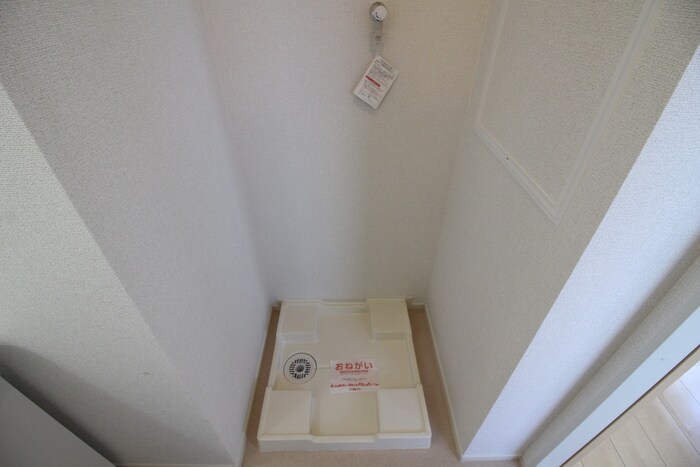 物件内観写真16　(洗濯機置場)
