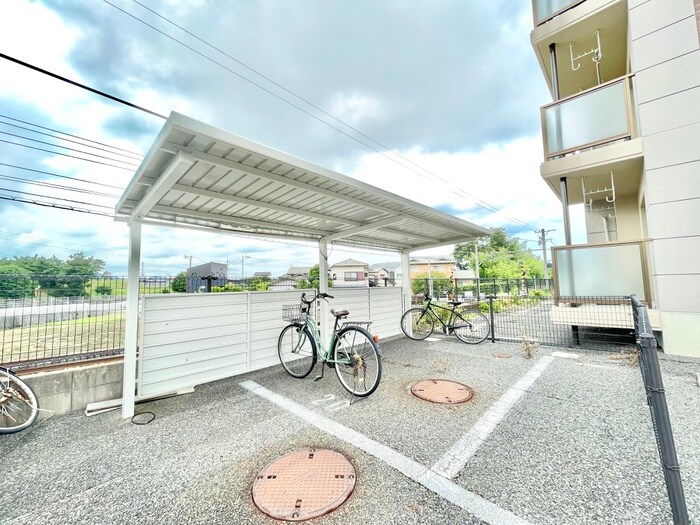 物件外観写真3　(駐輪場)