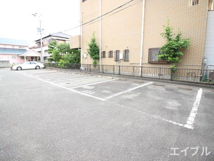 物件外観写真2　(駐車場)