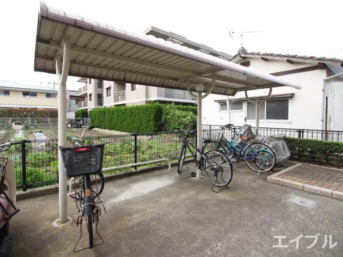 物件外観写真3　(駐輪場)