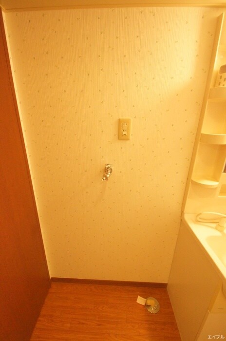 物件内観写真14　(洗濯機置場)