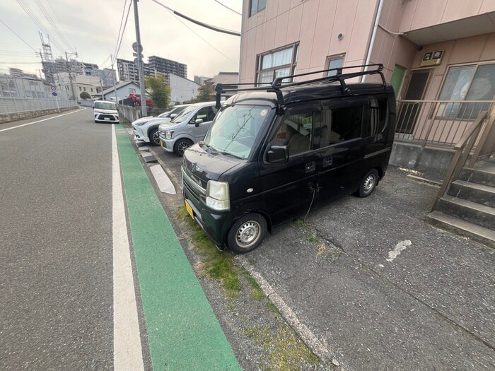 物件外観写真3　(駐車場)