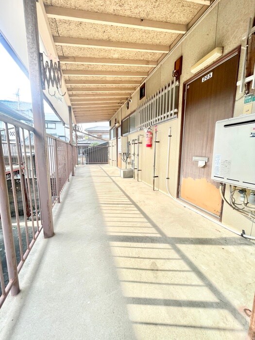 物件外観写真3　(エントランス部分)